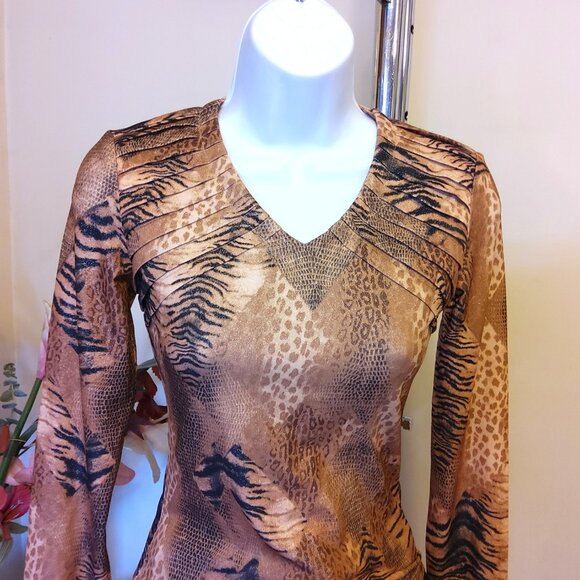 NWOT NESS Women's Multi Color Print V Neck Stretchy Pleated Top Size 0 - Picture 7 of 7